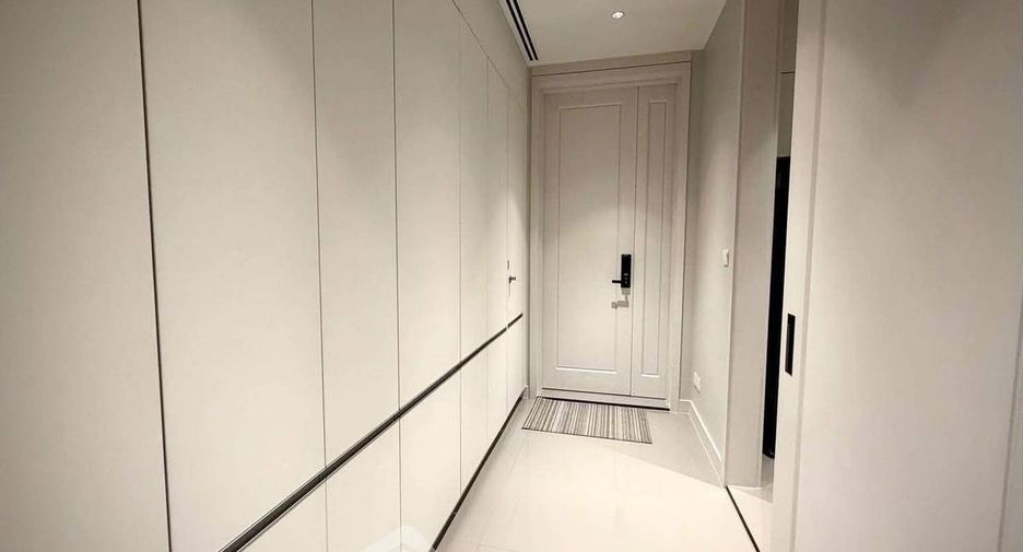 For rent 3 bedrooms condo in Pathum Wan, Bangkok
