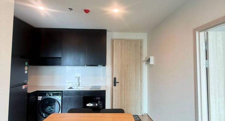 For rent 2 bedrooms condo in Huai Khwang, Bangkok