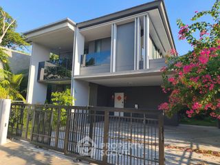 For rent 4 bedrooms house in Bang Kapi, Bangkok