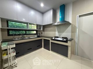 For rent 4 bedrooms house in Bang Kapi, Bangkok