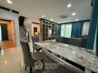 For rent 4 bedrooms house in Bang Kapi, Bangkok