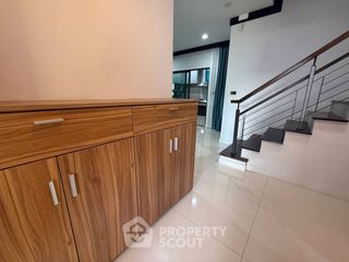 For rent 4 bedrooms house in Bang Kapi, Bangkok