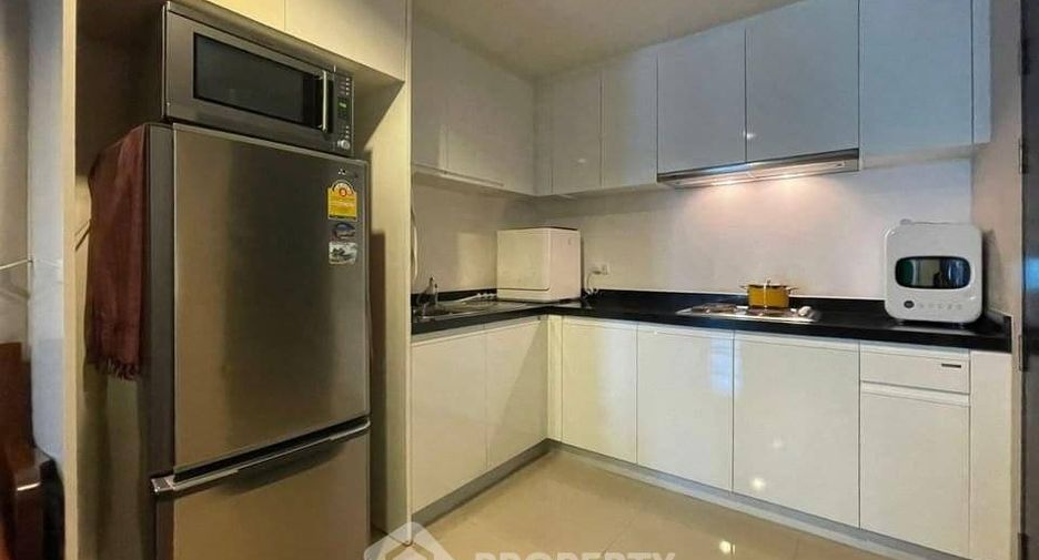 For rent 2 bedrooms condo in Huai Khwang, Bangkok