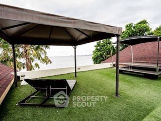 Casa en alquiler de 5 habitaciones en Bang Lamung, Chonburi