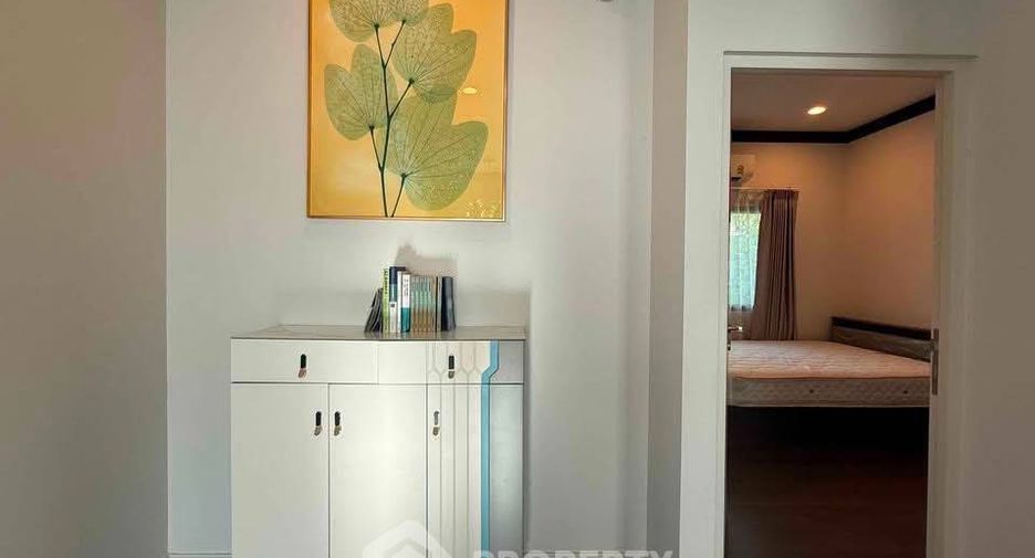 For rent 4 bedrooms house in Bang Kapi, Bangkok