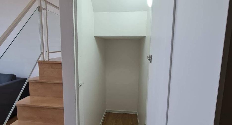 Condo en alquiler de 1 habitaciones en Huai Khwang, Bangkok