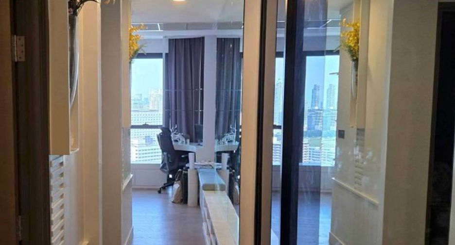 For rent 2 bedrooms condo in Bang Rak, Bangkok