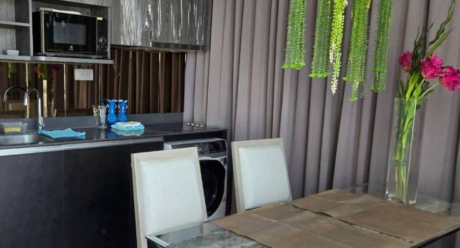 For rent 2 bedrooms condo in Bang Rak, Bangkok
