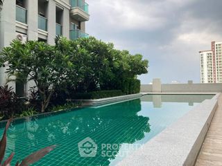 For rent 3 bedrooms condo in Huai Khwang, Bangkok