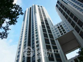 For rent 3 bedrooms condo in Huai Khwang, Bangkok