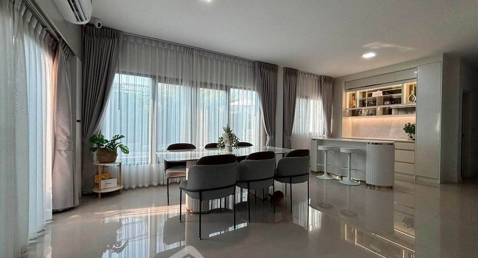 For rent 3 bedrooms townhouse 