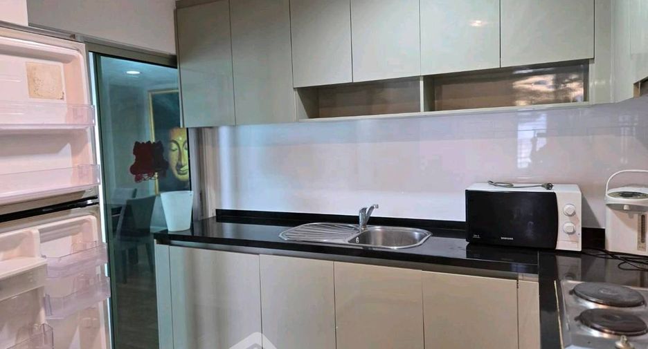 Wohnung zur Miete mit 3 Zimmer in Huai Khwang, Bangkok