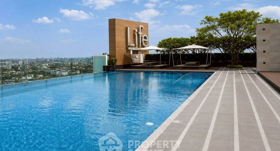 For rent 2 bedrooms condo in Khlong Toei, Bangkok