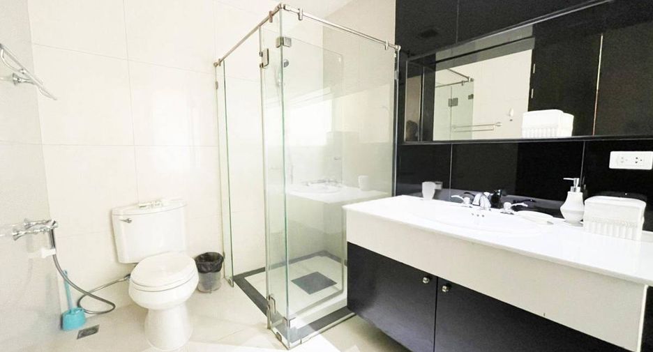 For rent 2 bedrooms condo in Pathum Wan, Bangkok