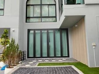 For rent 4 bedrooms house in Saphan Sung, Bangkok