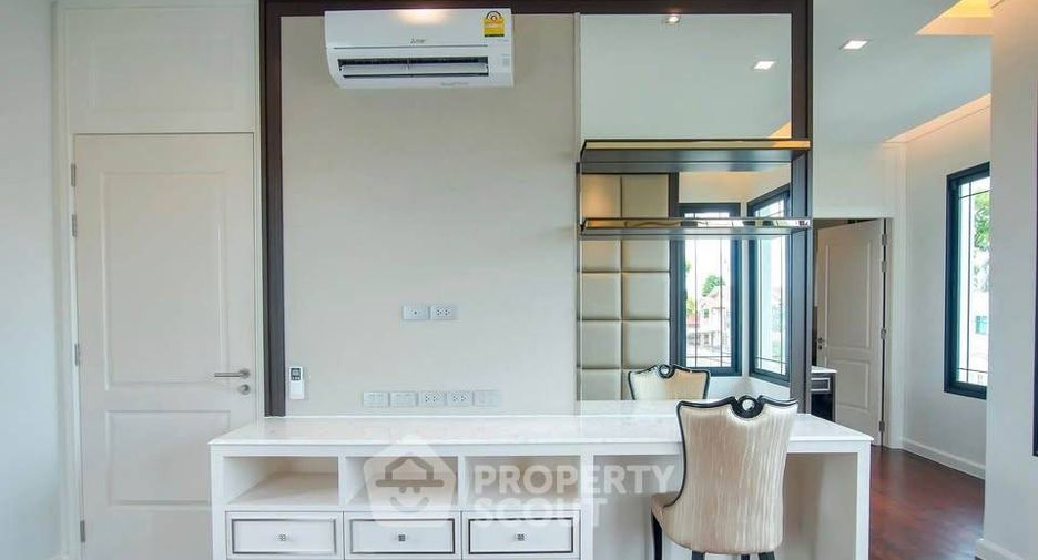 Haus zur Miete mit 4 Zimmer in Bang Bon, Bangkok