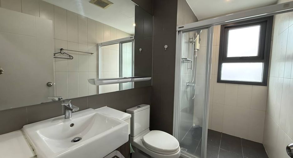 Condo en alquiler de 2 habitaciones en Huai Khwang, Bangkok