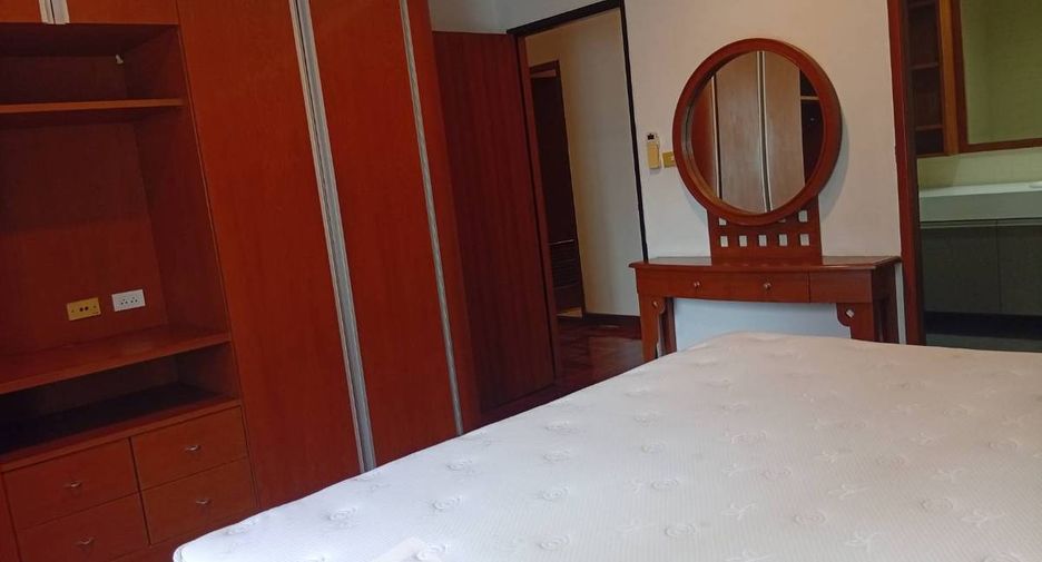 À louer 2 chambres condo à Watthana, Bangkok