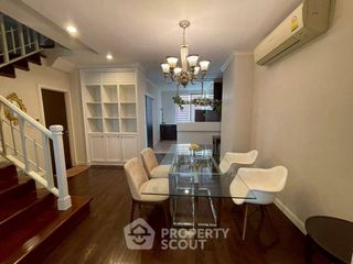 For rent 3 ベッドルーム condo in Huai Khwang, Bangkok