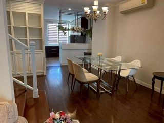 For rent 3 ベッドルーム condo in Huai Khwang, Bangkok