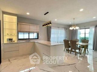 Casa en alquiler de 4 habitaciones en Bang Phli, Samut Prakan