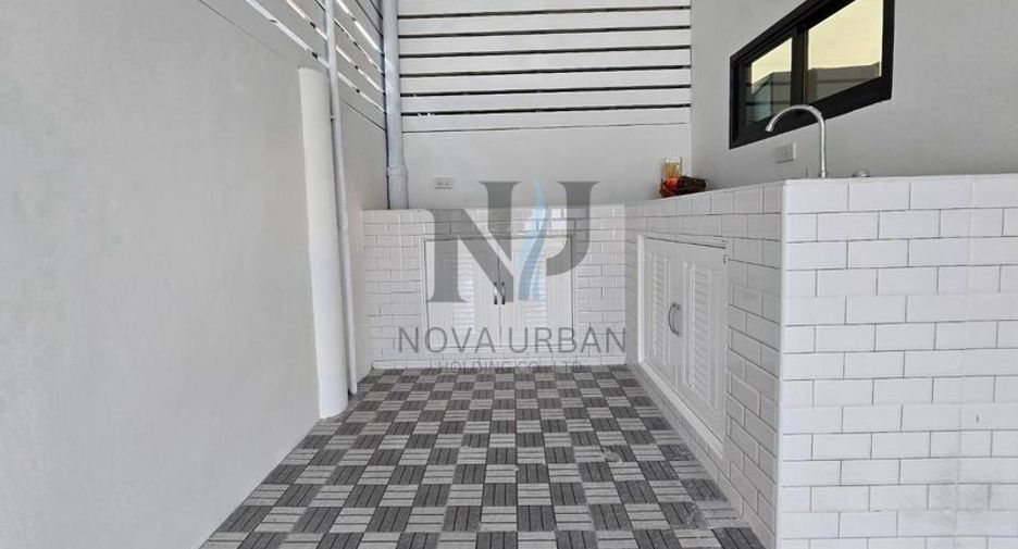 For rent 4 bedrooms townhouse in Bang Lamung, Chonburi