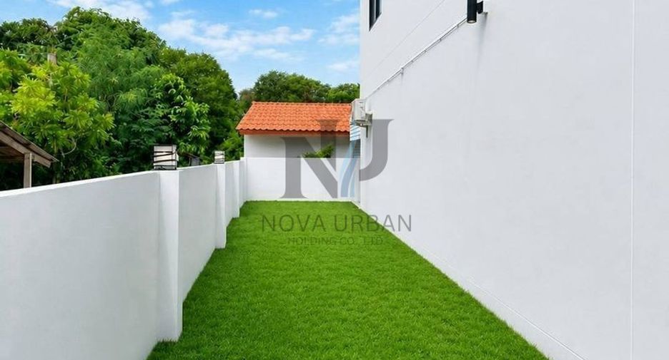 For rent 4 bedrooms townhouse in Bang Lamung, Chonburi