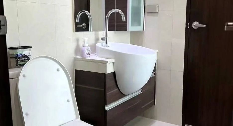 For rent 1 bed condo in Khlong Toei, Bangkok
