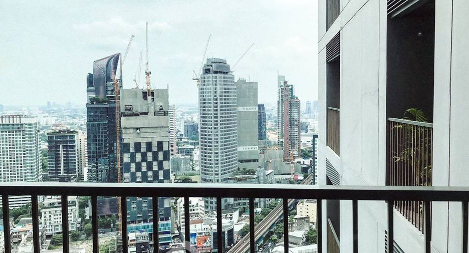 For rent 2 bedrooms condo in Khlong Toei, Bangkok