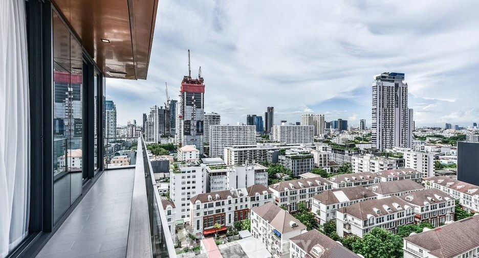 For rent 2 bedrooms condo in Watthana, Bangkok