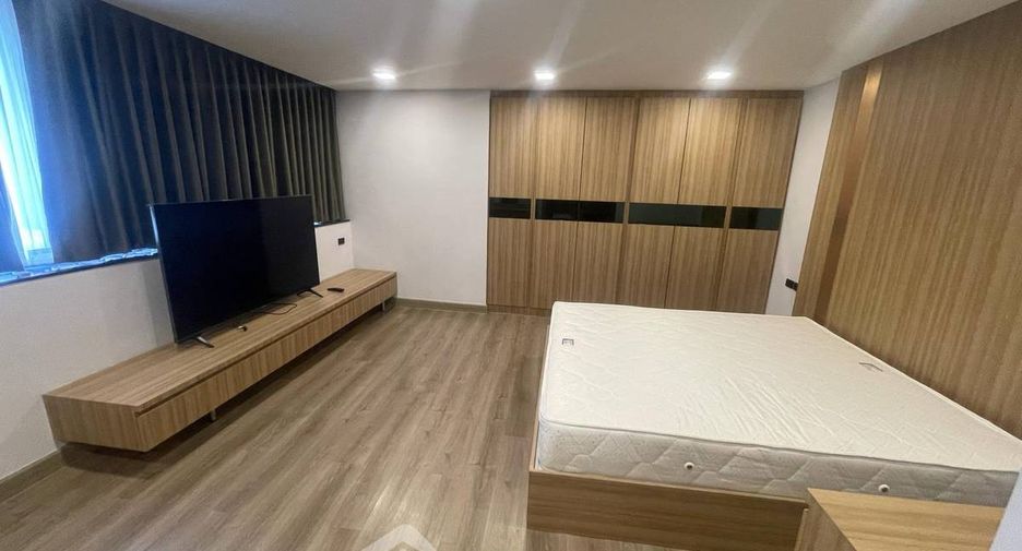 For rent 3 ベッドルーム condo in Khlong Toei, Bangkok