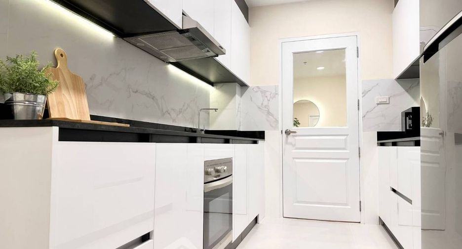 For rent 3 bedrooms condo in Pathum Wan, Bangkok