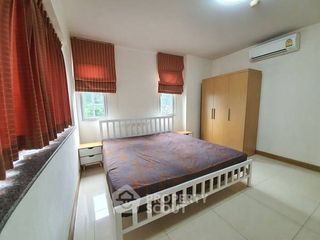 Condo en alquiler de 2 habitaciones en Huai Khwang, Bangkok