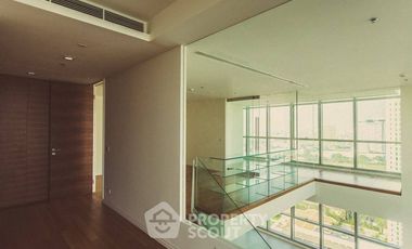 For rent 3 bedrooms condo in Sathon, Bangkok