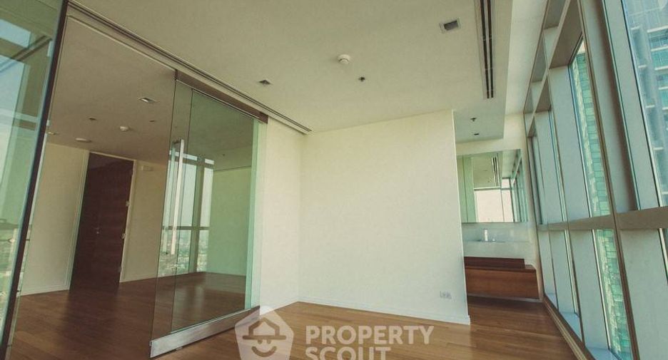 For rent 3 bedrooms condo in Sathon, Bangkok