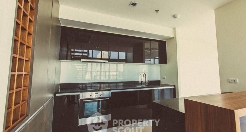 For rent 3 bedrooms condo in Sathon, Bangkok