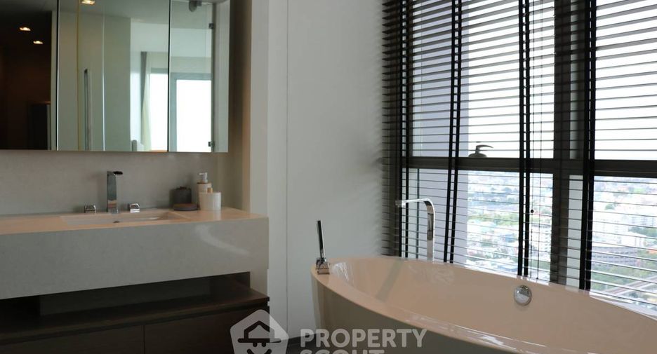 Condo en alquiler de 3 habitaciones en Sathon, Bangkok