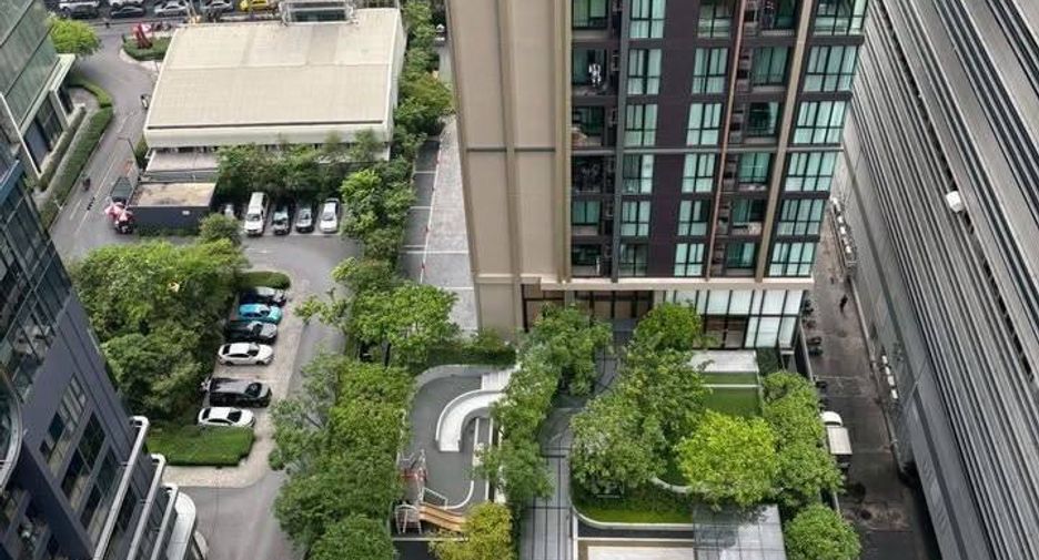 Condo en alquiler de 2 habitaciones en Huai Khwang, Bangkok