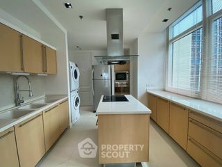 For rent 3 bedrooms condo in Pathum Wan, Bangkok