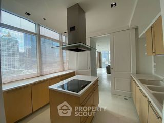 For rent 3 bedrooms condo in Pathum Wan, Bangkok