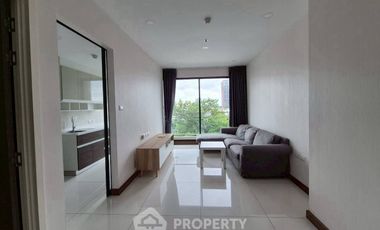 For rent 2 bedrooms condo in Khlong San, Bangkok