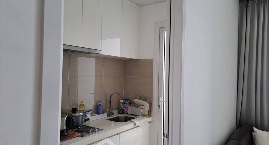 For rent 2 bedrooms condo in Huai Khwang, Bangkok
