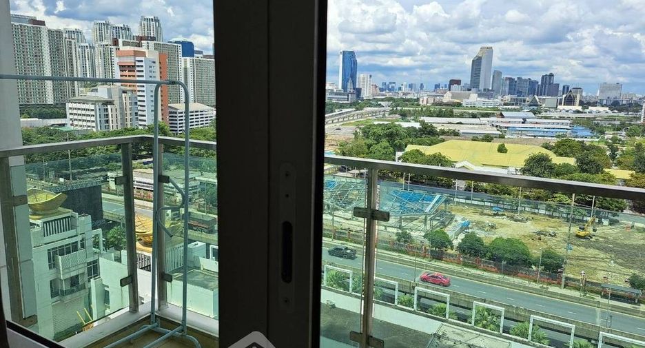 For rent 2 bedrooms condo in Huai Khwang, Bangkok