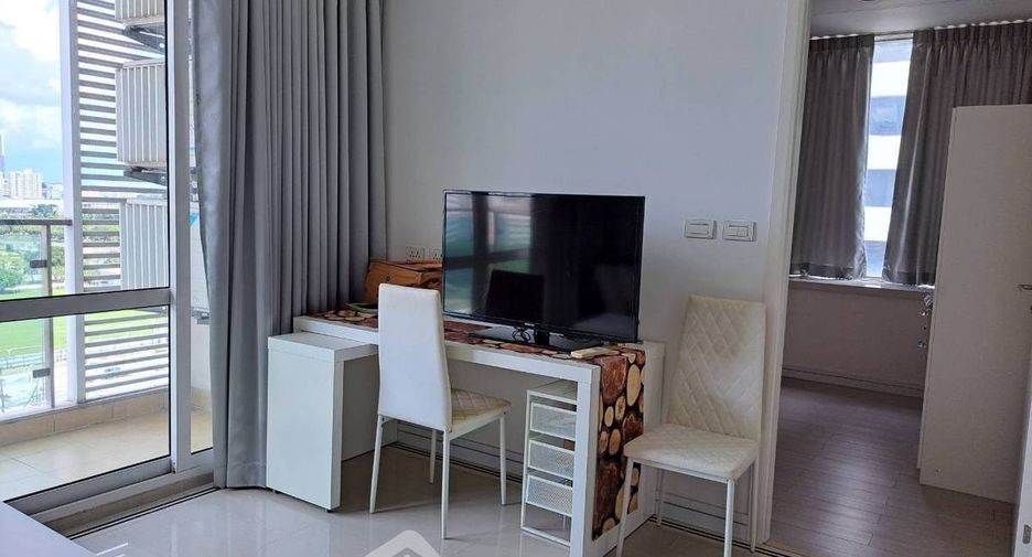 For rent 2 bedrooms condo in Huai Khwang, Bangkok