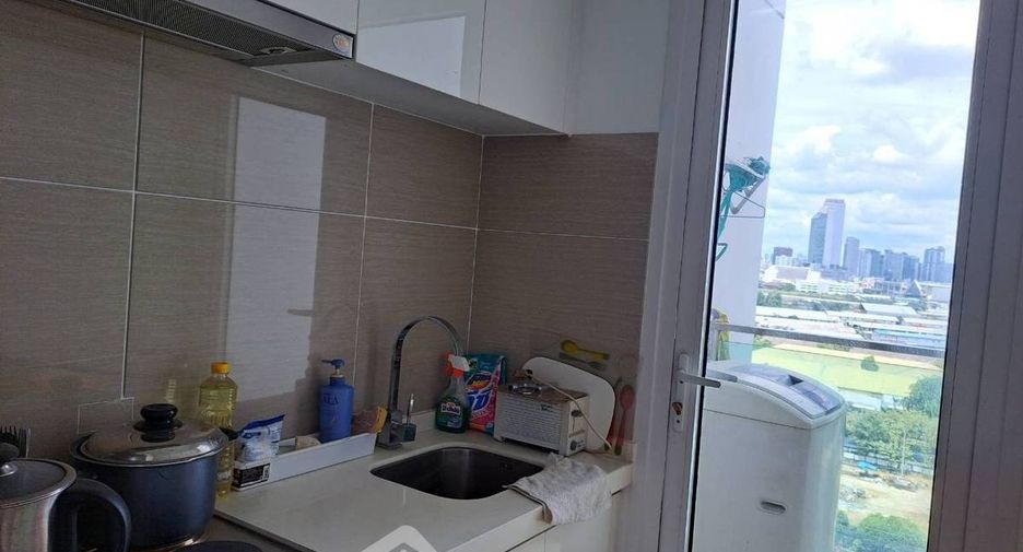 For rent 2 bedrooms condo in Huai Khwang, Bangkok