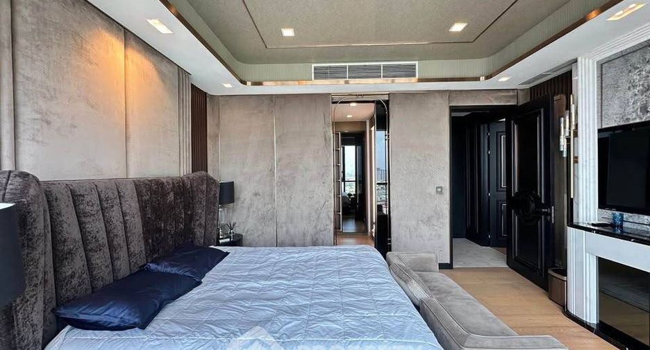 For rent 2 bedrooms condo in Watthana, Bangkok