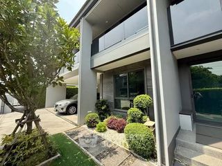 For rent 4 bedrooms house in Bang Kapi, Bangkok