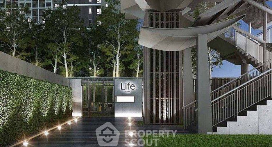 For rent 2 bedrooms condo in Watthana, Bangkok