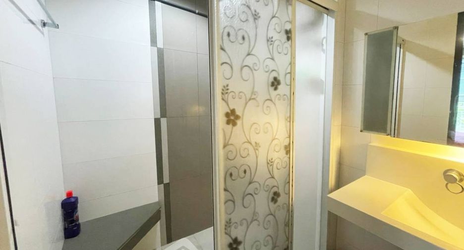 For rent 1 bed condo in Huai Khwang, Bangkok