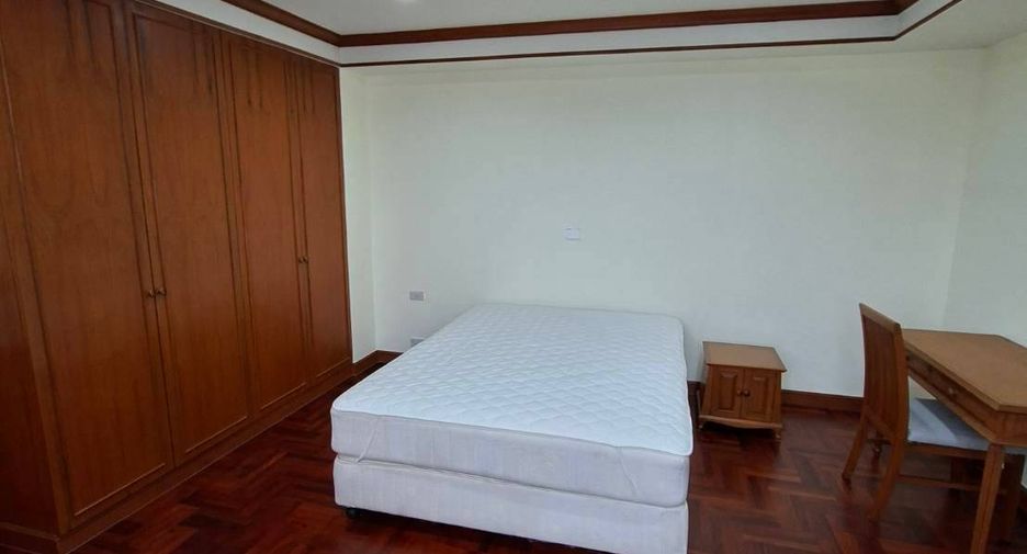 Condo en alquiler de 3 habitaciones en Khlong Toei, Bangkok